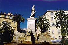 Statue de Bonaparte en Premier Consul, place Foch © Fondation Napoléon
