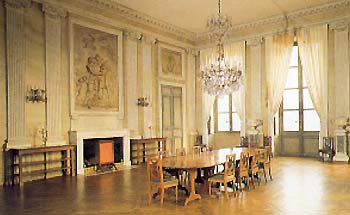 Château de Compiègne. The emperor’s dining room.