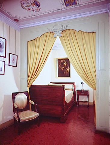 Maison Bonaparte (Bonaparte House): the ‘chambre de l’Alcôve’ (Alcove bedroom)