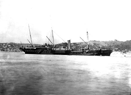 <I>L’Aigle</I>, yacht de l’Impératrice Eugénie devant Constantinopleavant l’inauguration du canal de Suez.