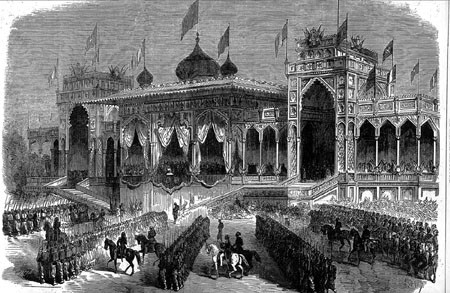 Voyage de l’Impératrice, Constantinople. Revue passée en l’honneur de l’Impératrice ; la tribune impériale à Unkiad-Skelassi.