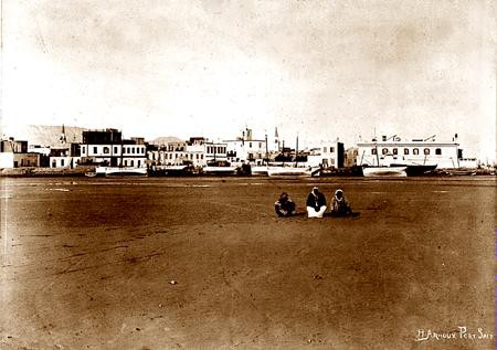 Suez. Vue prise à marée basse.