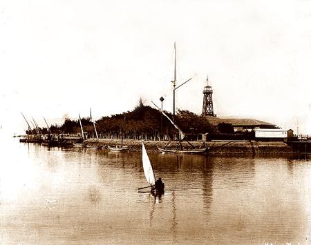 Port-Thewfik. Km. 160. Avenue Hélène et bureau de la Compagnie.