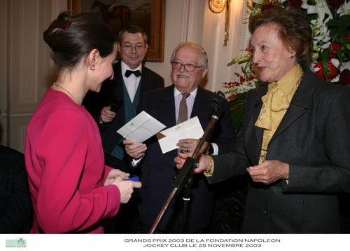 SAI la Princesse Napoléon récompense Mme Isabelle Rouger-Ducos pour sa thèse sur l'Arc de Triomphe