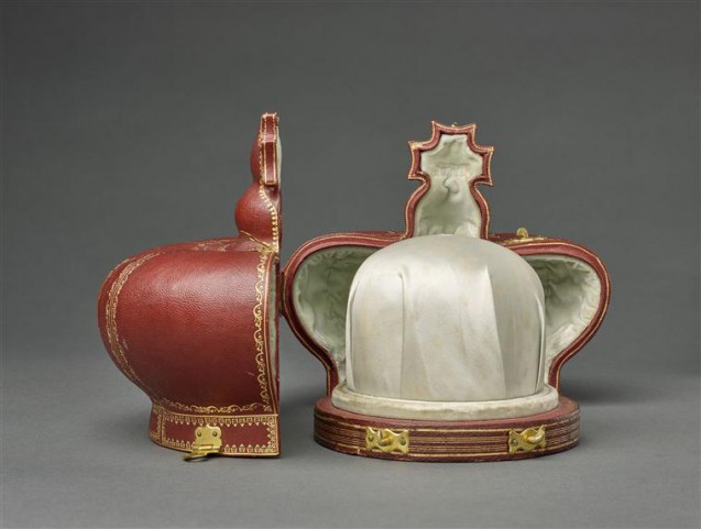 Coffret, ouvert, pour la couronne de l'impératrice Eugénie © RMN-Grand Palais (musée du Louvre) / Stéphane Maréchalle