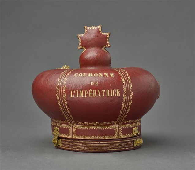 Coffret, fermé, pour la couronne de l'impératrice Eugénie © RMN-Grand Palais (musée du Louvre) / Stéphane Maréchalle