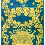 Damas bleu liseré jaune, dessin à boucliers (lampas liseré, lancé, fond satin)