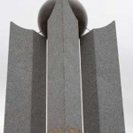 Monument commémoratif de Zbysov : Stèle des 3 Empereurs (vue en hauteur)