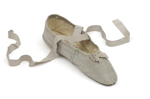 Juliette Récamier's slipper, Union centrale des arts décoratifs © Les Arts Décoratifs/Tholance