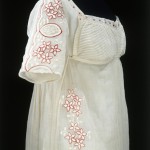 Dress of muslin embroidered with wool. Circa 1808.