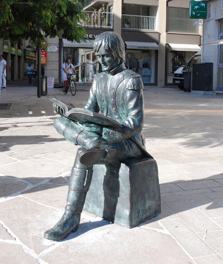 Statue du lieutenant Bonaparte à Valence en 1786