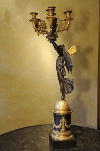 Candélabre en bronze doré patiné, provenant des résidences napoléoniennes de l’île d’Elbe