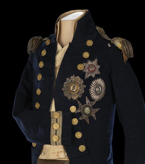 Habit de petit uniforme et épaulettes portés par lord Nelson à la bataille de Trafalgar