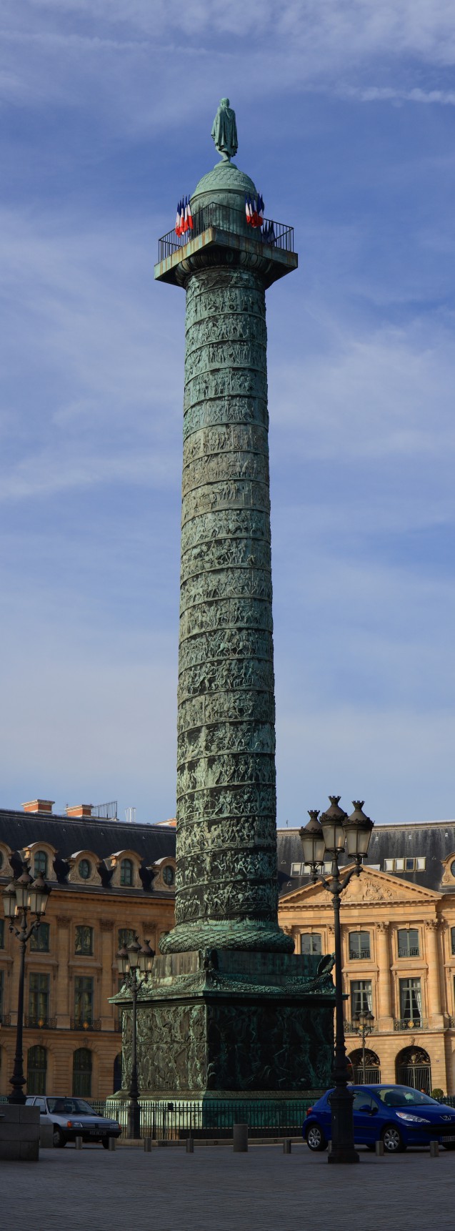 La colonne Vendôme et Napoléon domine Paris La colonne Vendôme et Napoléon domine Paris