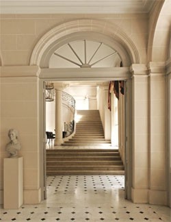 Vestibule de l'hôtel Beauharnais © Flammarion - Francis Hammond