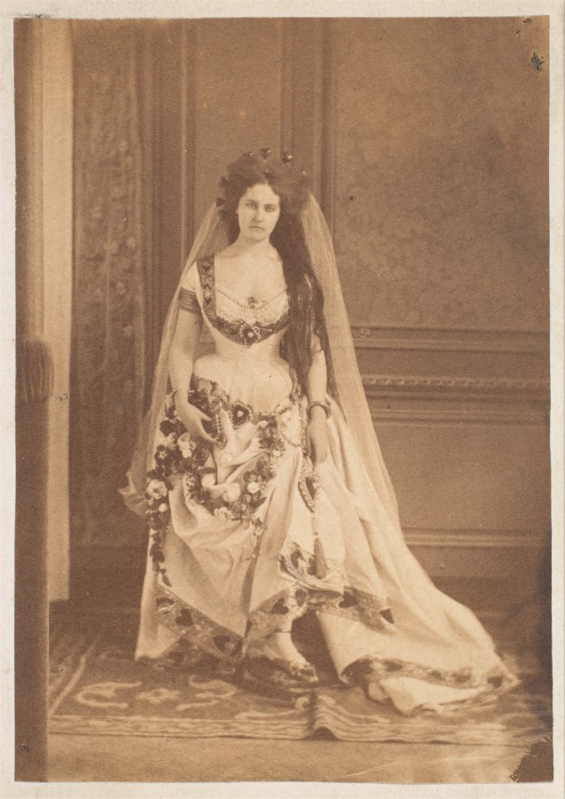 La Dame de Coeurs (portrait de la comtesse de Castiglione)<br> par Pierre-Louis Pierson, vers 1861-1863 <br> Metropolitan Museum, New-York City, USA