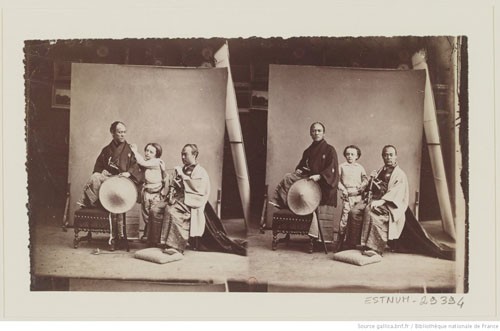 Photographie : [Paul Nadar et deux membres de l’ambassade Japonaise 1862]