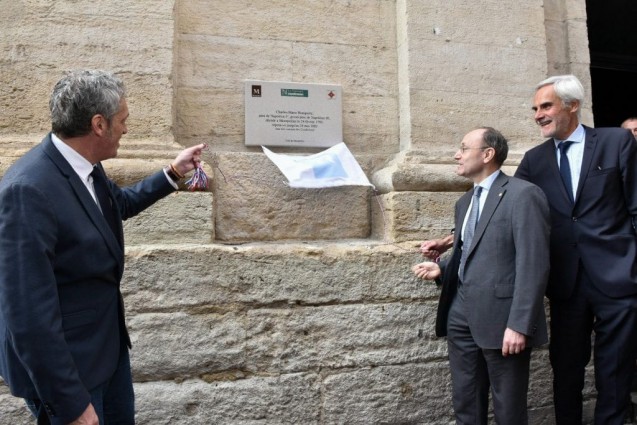 Inauguration de la plaque commémorant Charles Bonaparte par le maire Philippe Saurel, Charles Bonaparte, père de l'actuel Prince Napoléon, et Christian Bourdeille