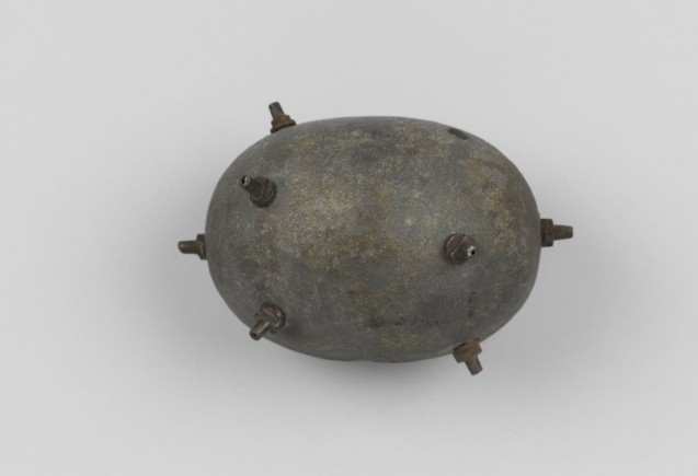 Grenade de type Orsini © Paris - Musée de l'Armée, Dist. RMN-Grand Palais - Fanny Reynaud