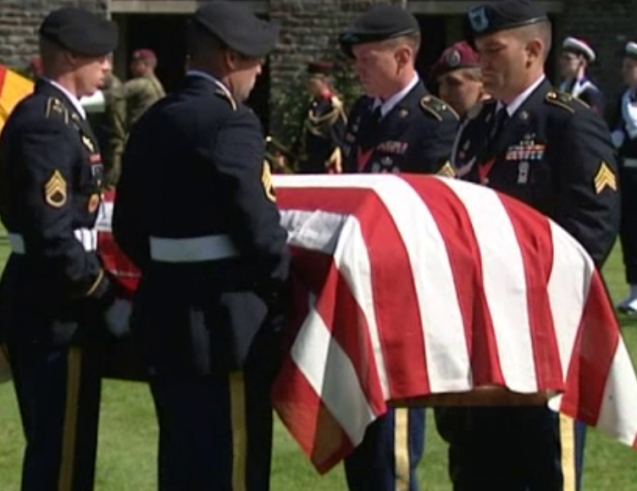 Hommage rendu au soldat Lawrence Gordon (qui combattait sous l'uniforme américain) le 10 juin 2014 <br>© france3-regions.francetvinfo.fr