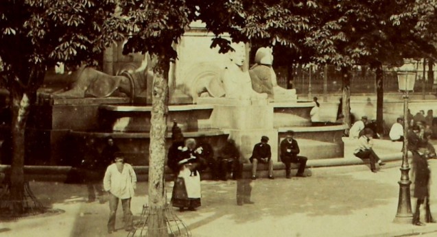 Fontaine du Palmier place du Châtelet, détail de Théâtre lyrique, vers 1871, par André-Adolphe-Eugène Disdéri CC0 Paris Musées / Musée Carnavalet - Histoire de Paris