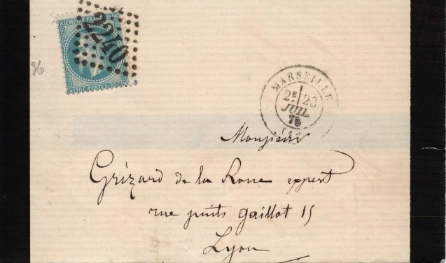 Lettre postée de Marseille à Lyon, avec un timbre Napoléon III de 1868, oblitérée le 23 juillet 1875, près de cinq ans après la chute de l’Empire (le losange avec 2240 constitue la marque de Marseille) © J. Étèvenaux